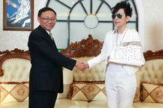 潘美辰現(xiàn)身昆明